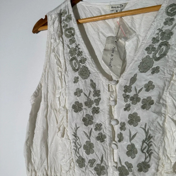 NWT Sim & Sam Embroidered Top - Picture 4 of 5